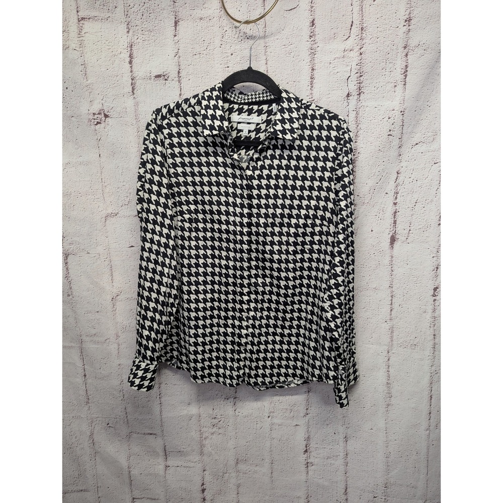 Foxcroft Blouse 10 Button Up Shirt Black White Houndstooth Shaped Fit Top Wrinkl